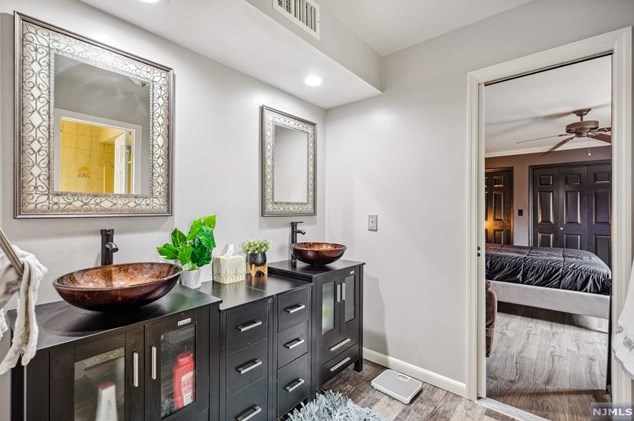 131 Sunrise Dr, Paterson NJ 07506-3220 exterior