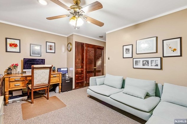 131 Sunrise Dr, Paterson NJ 07506-3220 exterior