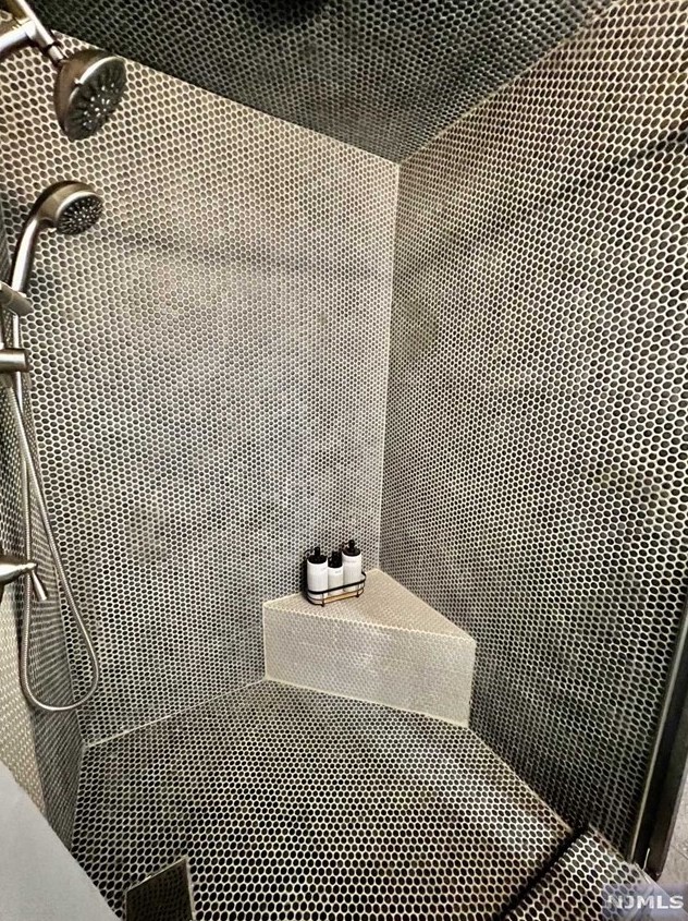 131 Sunrise Dr, Paterson NJ 07506-3220 exterior