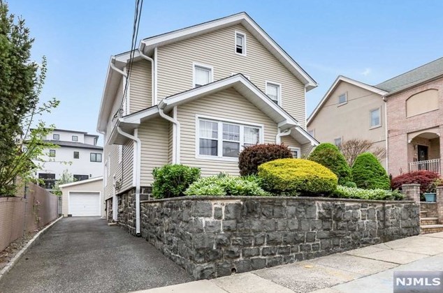 82 Crescent Ave, Cliffside Park, NJ 07010-3046