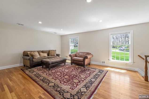 6 Conestoga Ct, Oakland NJ 07436-4003 exterior