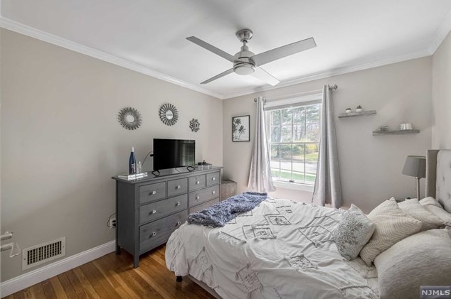 6 Conestoga Ct, Oakland NJ 07436-4003 exterior