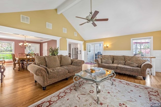 6 Conestoga Ct, Oakland NJ 07436-4003 exterior