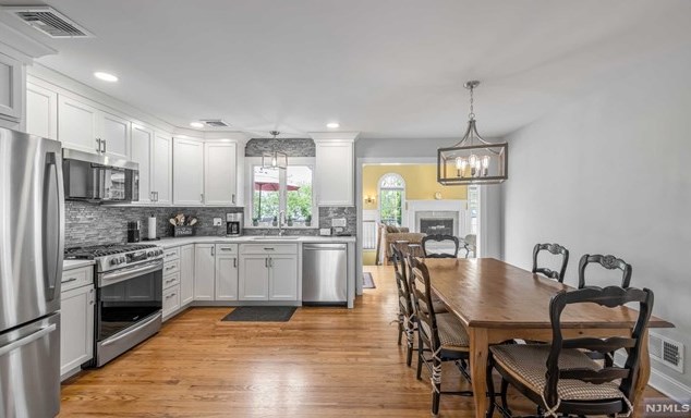 6 Conestoga Ct, Oakland NJ 07436-4003 exterior