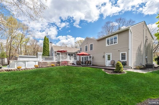 6 Conestoga Ct, Oakland NJ 07436-4003 exterior