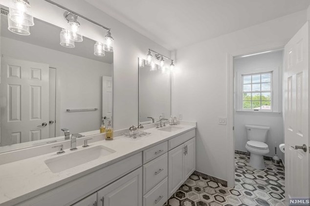 6 Conestoga Ct, Oakland NJ 07436-4003 exterior