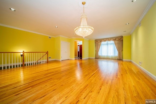 10 Candlewood Dr, Westwood NJ  07675-7055 exterior