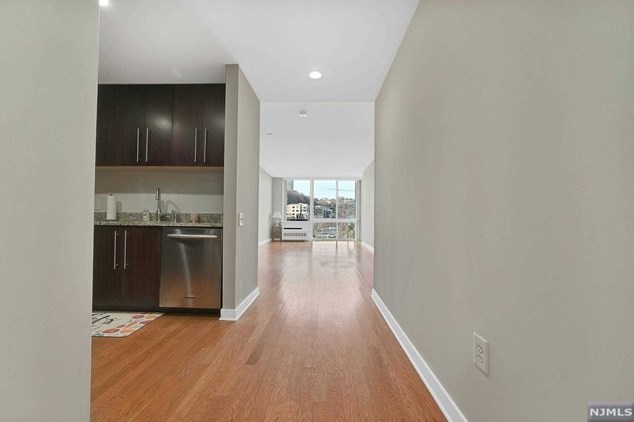 312 Hudson Park, Edgewater, NJ 07020-1495