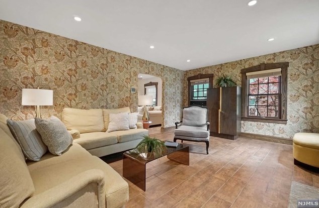 341 Murray Ave, Englewood, NJ 07631-1418