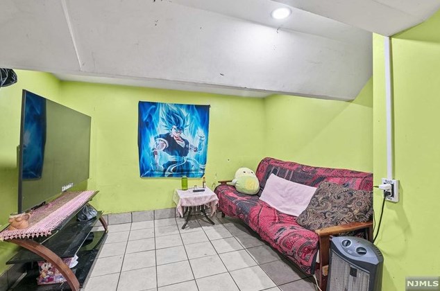 84 Center St, Clifton, NJ 07011