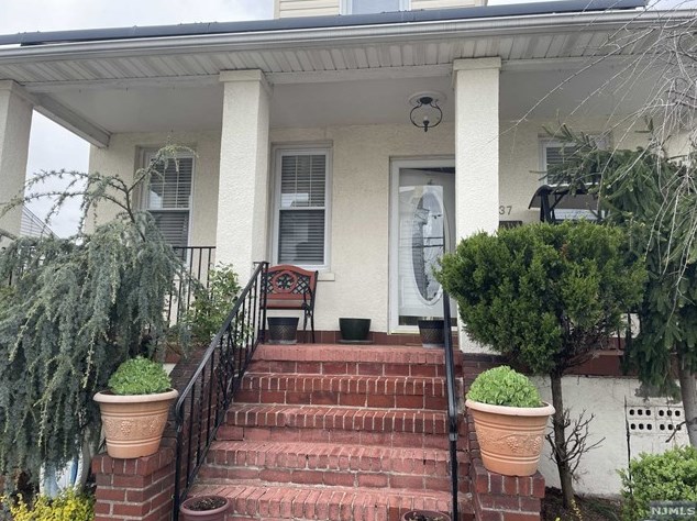 137 Holt St, Hackensack, NJ 07601-5243