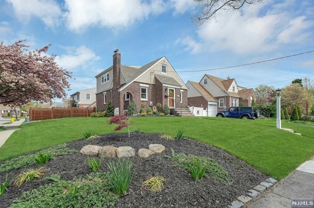 227 Ridge St, N Milford, NJ 07646-2339