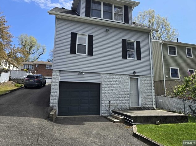 721 Stewart St #1fl, Ridgefield, NJ 07657