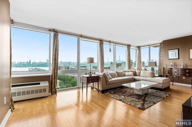 1128 Hudson Park, Edgewater, NJ 07020-1573