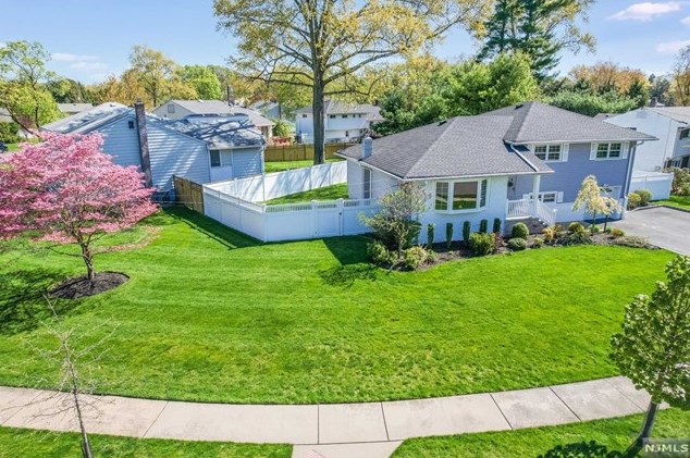 144 Oxford Cir, Oradell, NJ 07649-2425