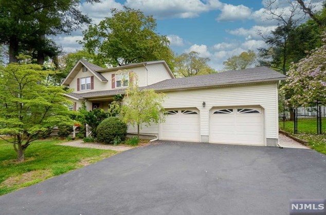 157 Valley Rd, Haworth, NJ 07641-1821