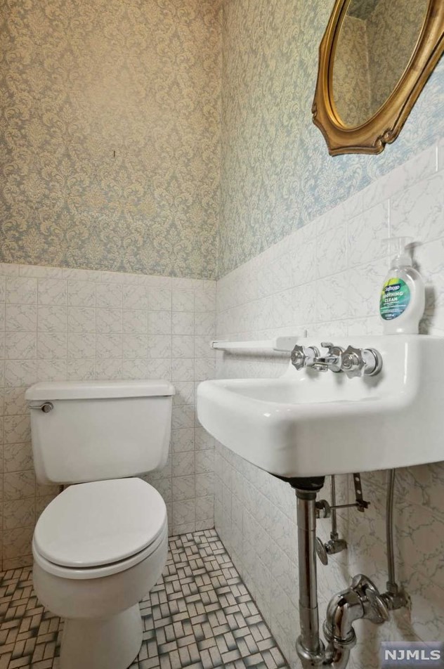 24 Fairview Ave, Montvale NJ 07645-2510 exterior