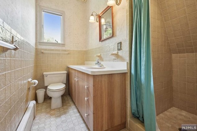 24 Fairview Ave, Montvale NJ 07645-2510 exterior