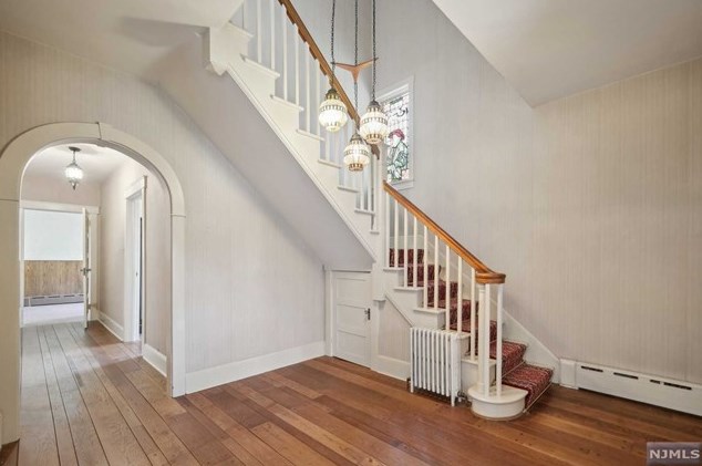 24 Fairview Ave, Montvale, NJ 07645-2511