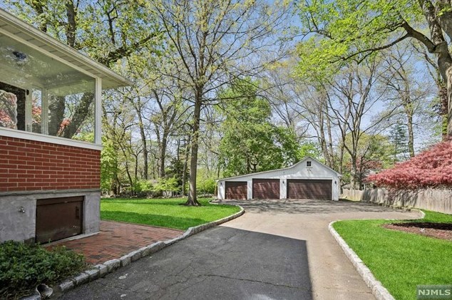 24 Fairview Ave, Montvale NJ 07645-2510 exterior