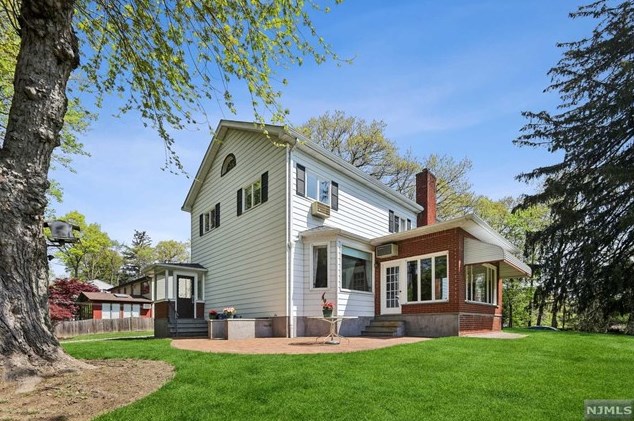 24 Fairview Ave, Montvale NJ 07645-2510 exterior