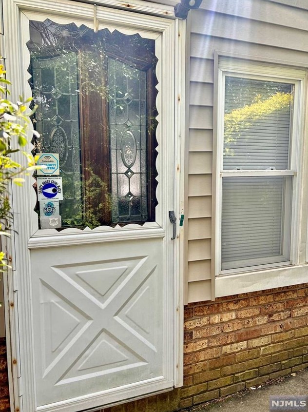 341 6th St, Saddle Brook NJ  07663-6305 exterior