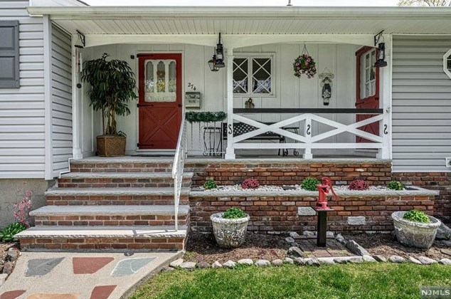 274 Albany St, Saddle Brook, NJ 07663