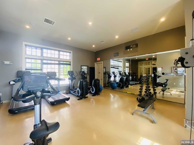 1210 The Plz, Tenafly NJ  07670-1061 exterior