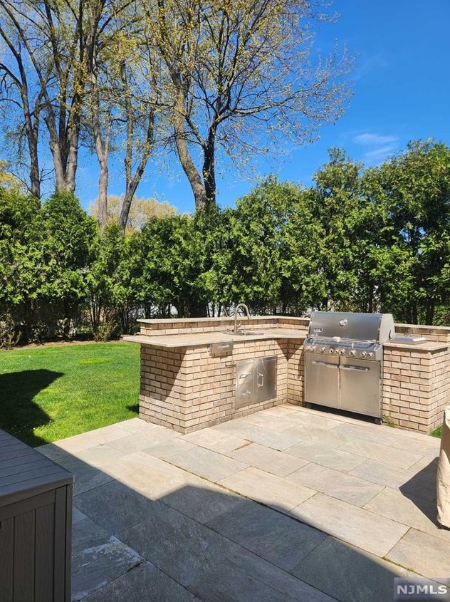 450 11th St, Cresskill, NJ 07626