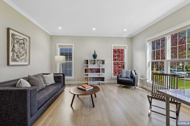 458 Englewood Ave, Teaneck NJ 07666-6033 exterior