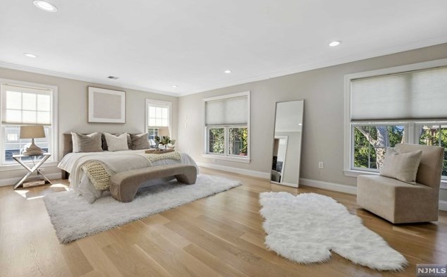 458 Englewood Ave, Teaneck NJ 07666-6033 exterior