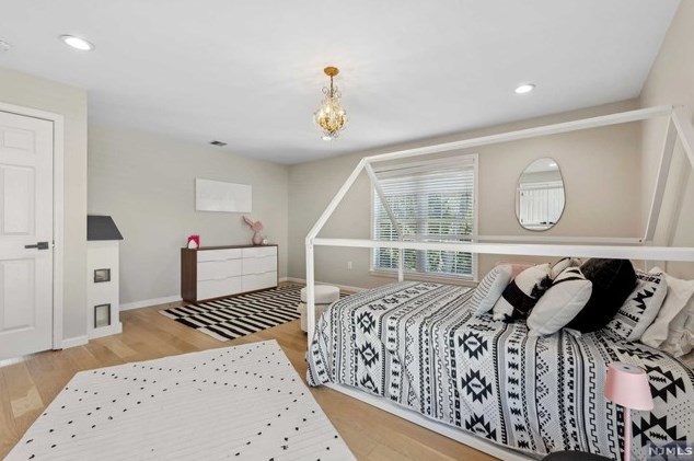 458 Englewood Ave, Teaneck NJ 07666-6033 exterior