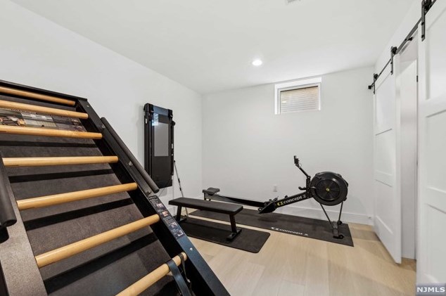 458 Englewood Ave, Teaneck NJ 07666-6033 exterior