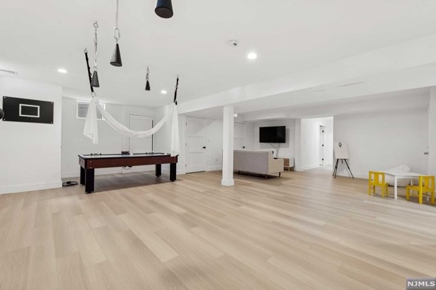 458 Englewood Ave, Teaneck NJ 07666-6033 exterior