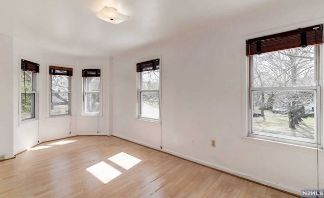 133 Grant Ave, Cresskill NJ 07626-1203 exterior