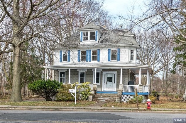 133 Grant Ave, Cresskill NJ 07626-1203 exterior