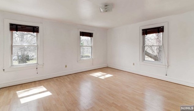 133 Grant Ave, Cresskill NJ 07626-1203 exterior