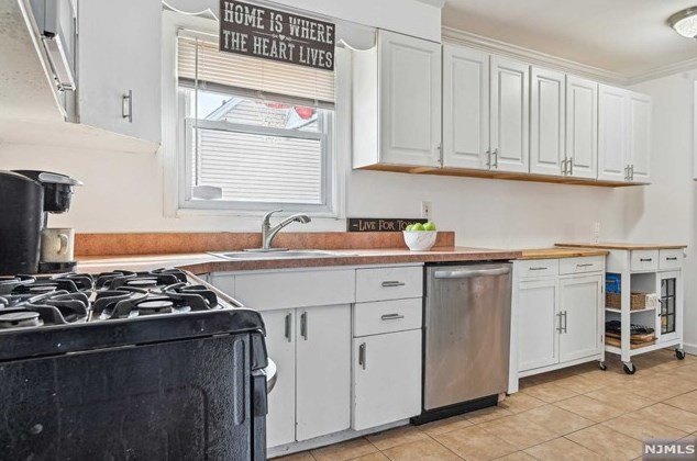 33 Riverdale Ave, Belleville NJ 07109-1428 exterior