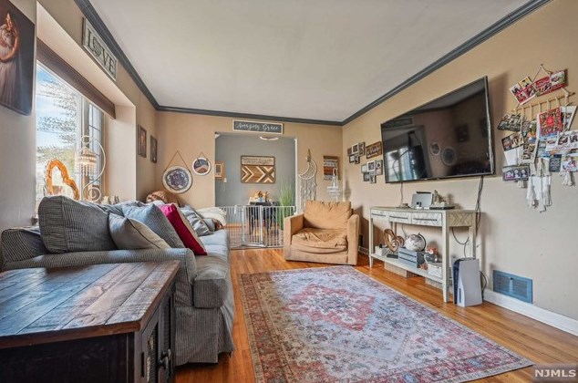 33 Riverdale Ave, Belleville NJ 07109-1428 exterior