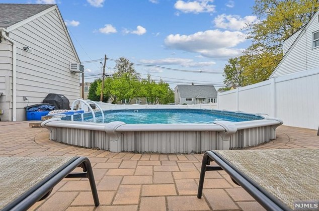 33 Riverdale Ave, Belleville NJ 07109-1428 exterior