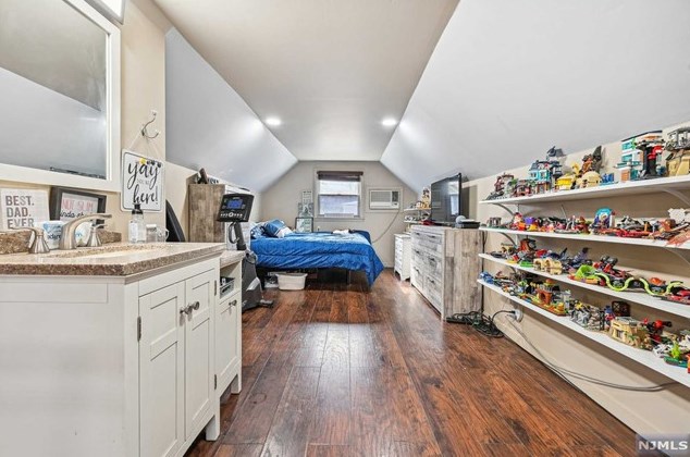 33 Riverdale Ave, Belleville NJ 07109-1428 exterior