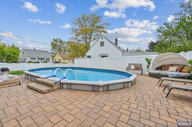 33 Riverdale Ave, Belleville NJ 07109-1428 exterior