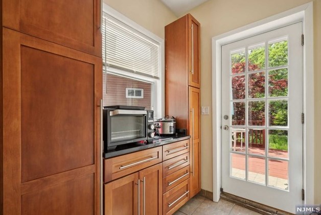 691 Blvd, Union City NJ 07086-6925 exterior