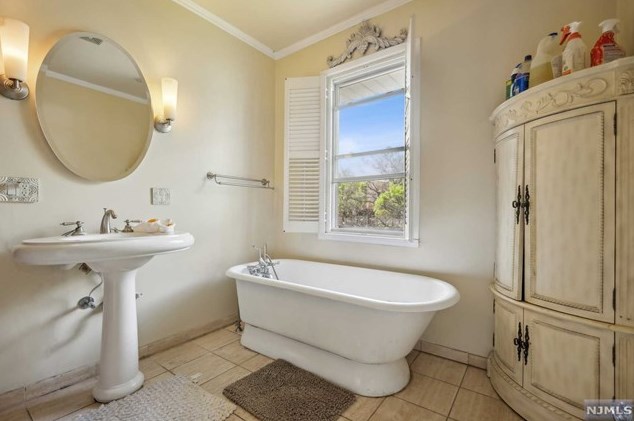 691 Blvd, Union City NJ 07086-6925 exterior