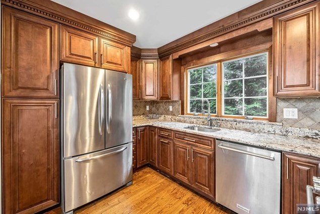 317 Pleasant Ave, Ridgewood NJ  07450-2836 exterior