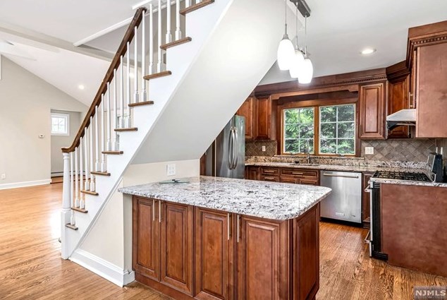 317 Pleasant Ave, Ridgewood NJ  07450-2836 exterior