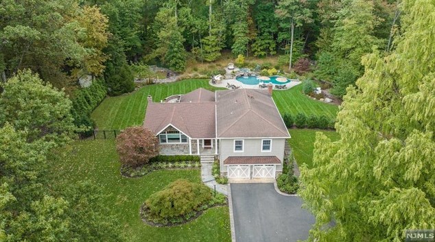 178 Crescent Ave, Mahwah, NJ 07430-1564