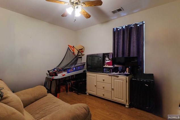 759 6th St, Secaucus NJ  07094-3351 exterior