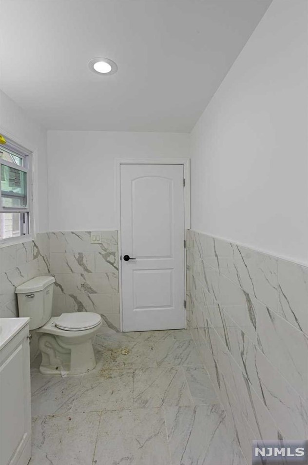 210 Custer Ave, Newark NJ 07112-2139 exterior