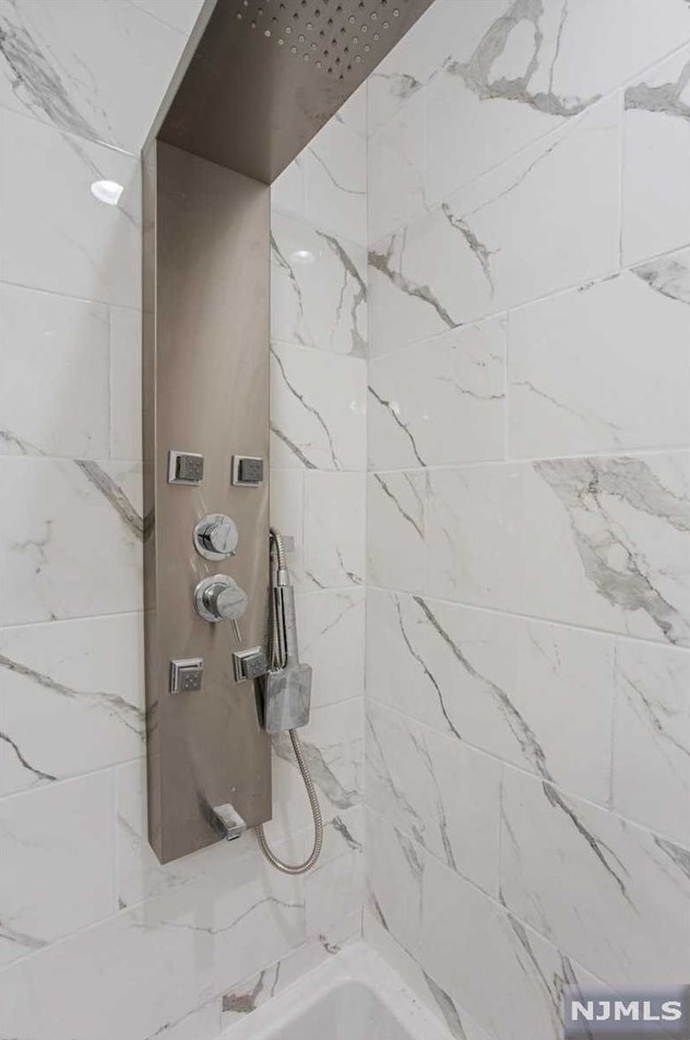 210 Custer Ave, Newark NJ 07112-2139 exterior